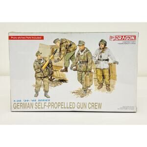 Dragon German Self Propelled Gun Crew 1:35 Plastic Model Kit 6016 New Sealed